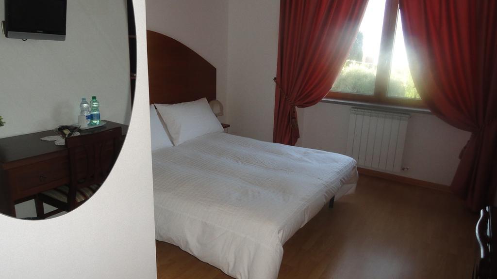 Bed And Breakfast La Corte Degli Ulivi Чивитавеккья Номер фото